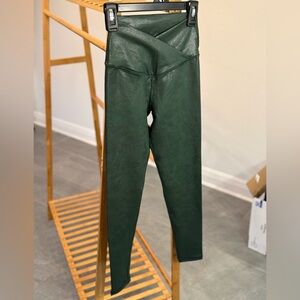 Offline by Aerie Green Leggings, Size XS